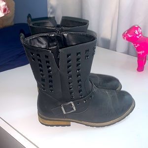 Women’s studded booties size 5